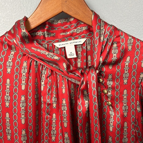 BANANA REPUBLIC Women’s Red Silver Chain silk blouse with front tie M vtg - Picture 4 of 13